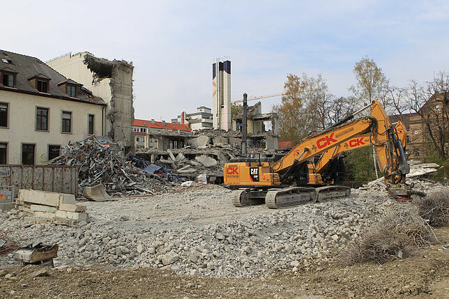 Bild 11: Chronologie eines Abrisses: Wir haben den Rückbau des Vincentius-Krankenhauses in Bildern und Videos begleitet