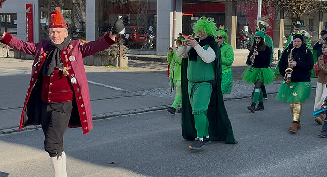 Bild 17: Bermatingen: Die Bilder-Highlights des ausgelassenen Umzugs und der Narrenolympiade!