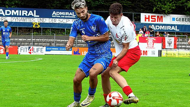 Nico Kunze (in blau) vom 1. FC Rielasingen-Arlen hat es diese Woche in unsere Top-Auswahl geschafft.