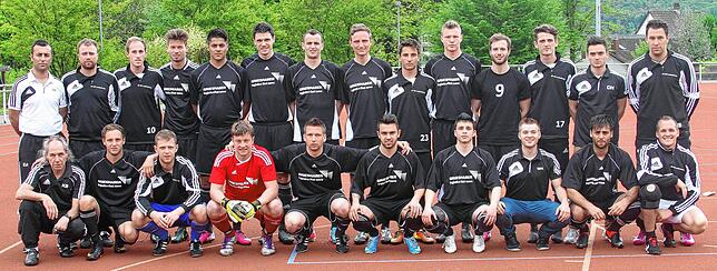 Riesensache: Im Sommer 2012 gewann Markus Rufle (hintere Reihe, Mitte) mit dem SV 08 Laufenburg den Bezirksliga-Titel und den Bezirkspokal.