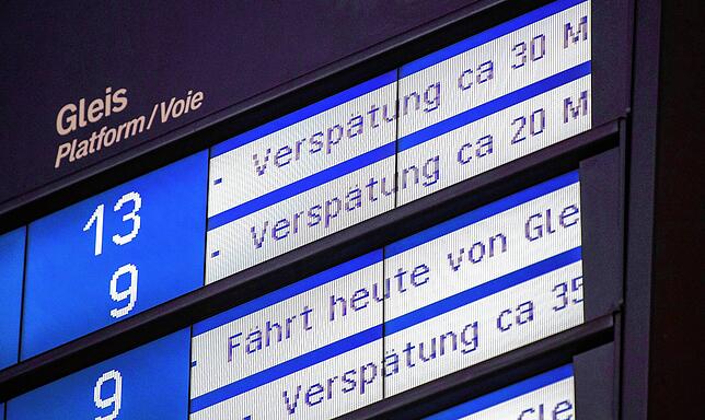 Unter der Führung von Richard Lutz stürzte die Pünktlichkeit im Fernverkehr von 78,5 Prozent im Jahr 2017 auf 62,5 Prozent im ...