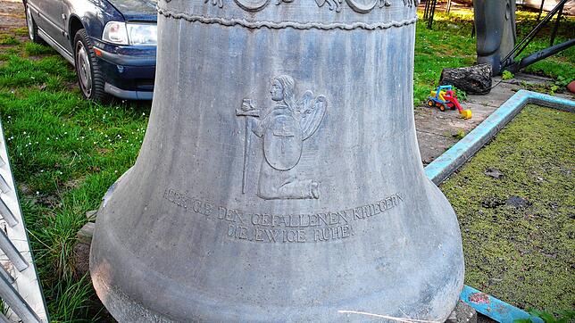 Diese Grüninger-Glocke wird auf einem Schrottplatz in Frankfurt am Main entdeckt.