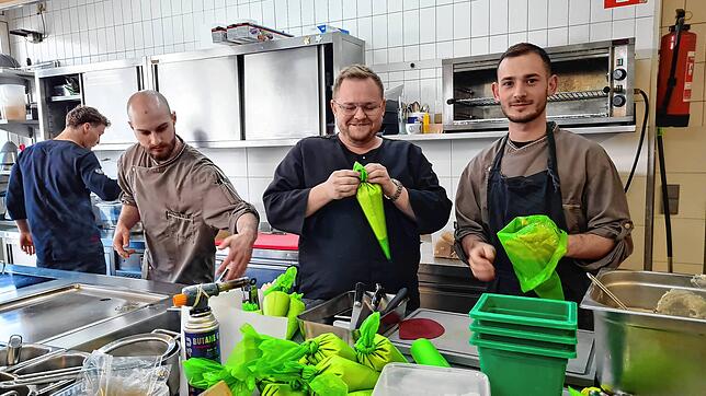 Chef Nicolai P. Wiedmer (Zweiter von rechts) mit seinem Team.