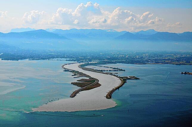 Blick ins Rheindelta, wo der Rhein in den Bodensee mündet.