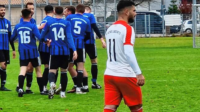 Jubel beim SV Orsingen-Nenzingen (links): Beim Spiel gegen den FC Bodman-Ludwigshafen setzt er sich mit einem 1:0 durch.