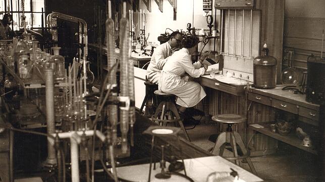 In den Laboren der Waldshuter Lonza wurden in den 60er Jahren Produkte überprüft und geforscht.
