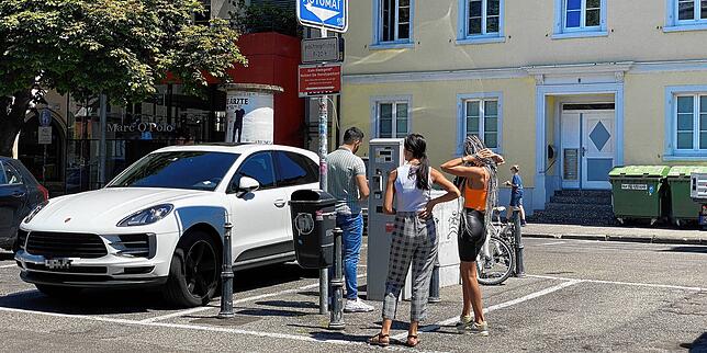 Noch können hier Fahrzeuge abgestellt und Parkscheine gezogen werden.