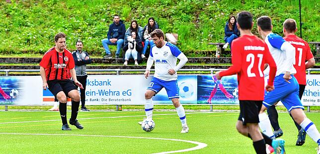 Bild 5: FC 08 Bad Säckingen setzt sich mit 5:1 gegen den FC Geißlingen durch – und wir haben Fotos!