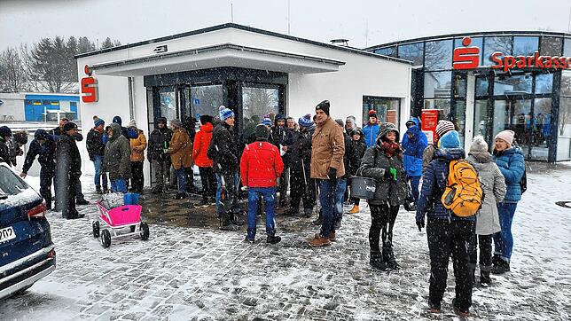 Treffpunkt: Bei der Sparkasse an der Vöhrenbacher Straße geht es los.