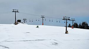 Der mit Schnee bedeckte Feldberg am 6. Dezember. Noch ist die Schneedecke zu dünn für den Start in die Skisaison