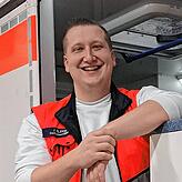 Jan Elekes kurz vor seiner Schicht in seinem Rettungswagen der Malteser Konstanz. Seine Schicht geht von sieben Uhr morgens bis sieben ...