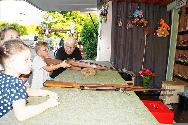 Bild 9: Bilder vom Daisendorfer Weinfest am Freitagabend rund um die Fruchtscheune von Mathias Bernhard
