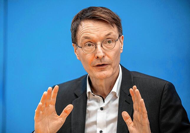 Karl Lauterbach (58) ist SPD-Gesundheitsexperte, die rheinländische Antwort auf Chefvirologe Christian Drosten und sieht Markus Lanz ...