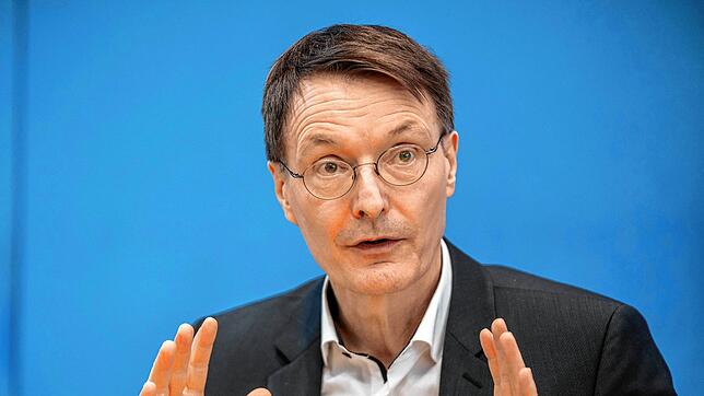 Karl Lauterbach (58) ist SPD-Gesundheitsexperte, die rheinländische Antwort auf Chefvirologe Christian Drosten und sieht Markus Lanz ...