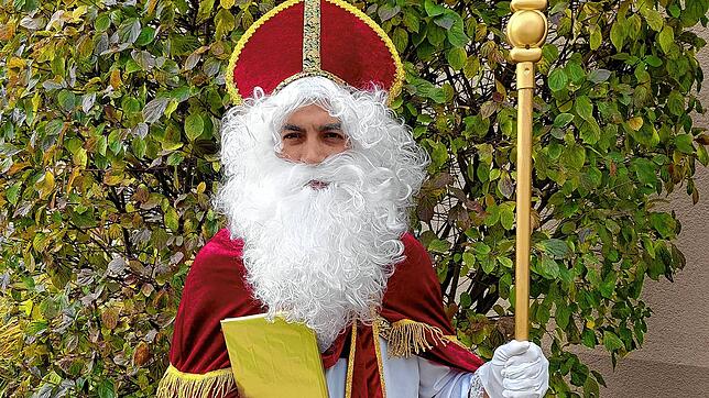 Dieser Nikolaus verteilt nicht nur Geschenke, sondern möchte auch Konstanzer Spielplätze attraktiver machen: Unter dem Kostüm steckt ...