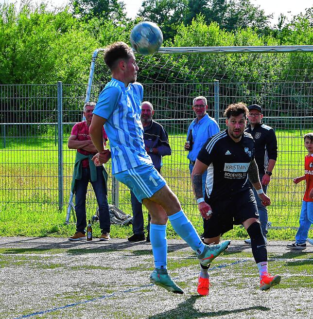 Bild 2: SV Obersäckingen steht nach 2:0 gegen SG FC Wehr/Brennet II an der Tabellenspitze – wir haben Fotos!