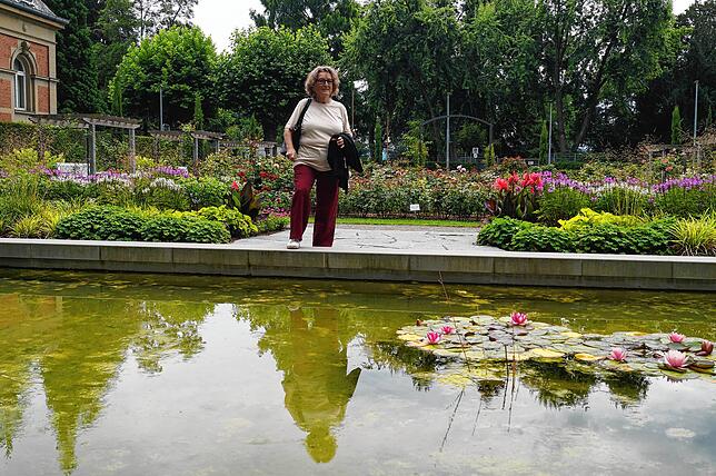 Die bepflanzte Überlinger Stadtgartenanlage mit Seerosenteich und Rosengarten besucht die Ausflugstesterin jedes Jahr aufs Neue.