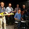 Die Spätzünder heute in ihrem Proberaum in Tiengen, sie spielen längst auch die Rock- und Bluesklassiker der 70er, 80er und 90er Jahre. ...
