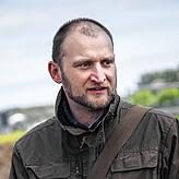 Michael Francken auf der Grabungsstätte nahe der B33.