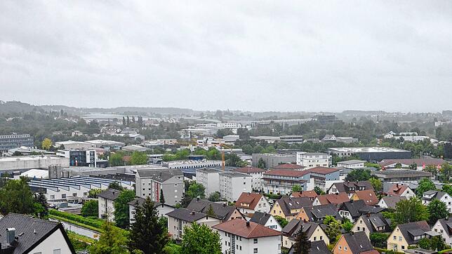 Graue Wolken über Markdorf: Weil die Einnahmen aus der Gewerbesteuer um 2,5 Millionen Euro eingebrochen sind, musste die Stadtverwaltung ...