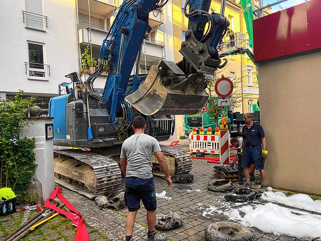 Bild 10: Nach dem Großbrand in Konstanz: Der Einsatz geht in seine zweite Nacht