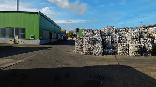 Gewerbliche Abwärme wie hier bei der Alunova Recycling in Wallbach kann eine wichtige Energiequelle für das kommunale Wärmenetz in Bad ...