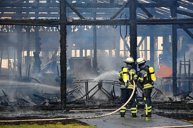 Bild 4: Feuer auf Messegelände! So dramatisch war der Einsatz der Feuerwehr in Friedrichshafen