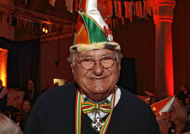 Bild 11: Die Narrengesellschaft Niederburg feiert ihren Fasnachtsauftakt