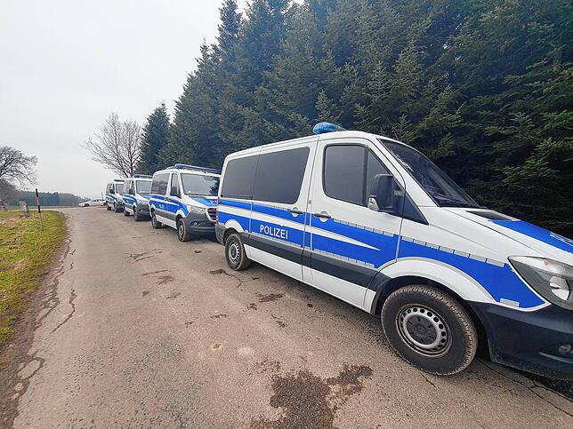 Massiver Polizeieinsatz bei der Suche nach Dirk Brünker bis zuletzt, so wie hier im März bei Grüningen.