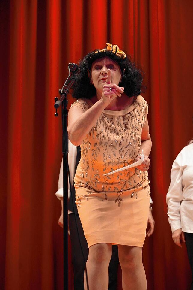 Bild 6: Frauen außer Rand und Band