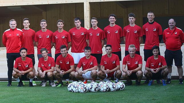 Mit Zuversicht ins Abenteuer: Die U19-Junioren der SG RW Weilheim starten als Aufsteiger in die Verbandsliga. Zum Team gehören (hinten, ...