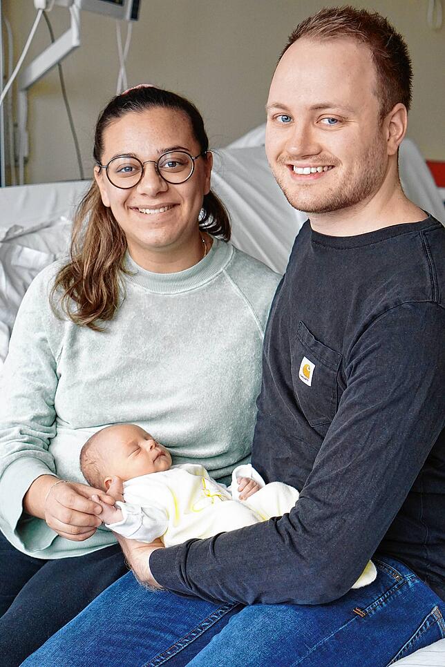 Amelie und David Belling aus Petershausen sind zum ersten Mal Eltern geworden und können ihr Glück noch gar nicht fassen.