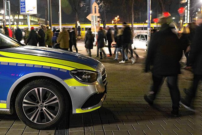Die Protestierenden zogen mit Trillerpfeifen durch die Singener Innenstadt. Nur vereinzelt waren Sprechchöre zu hören.