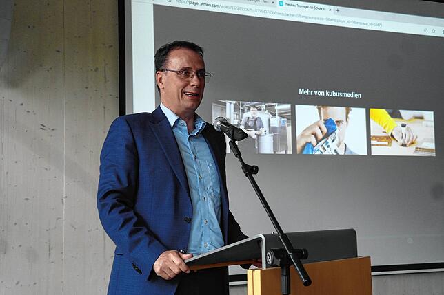 Bei der Einweihung der neuen Teuringer-Tal-Schule sprach Volker Schebesta, Staatssekretär im baden-württembergischen Landesministerium ...