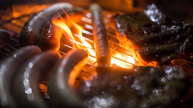 Beim Grillen muss man immer vorsichtig sein im Sommer. (Foto-Archiv)