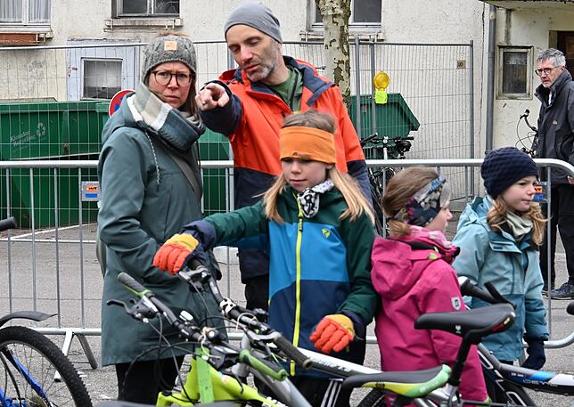 Bild 14: Über Fahrräder auf dem Fahrradmarkt in Tiengen: Ein Paradies für Radliebhaber