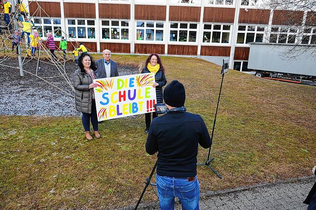 Die Eltern lassen zu ihren drei Dorfschulen einen Videofilm drehen. Hier entsteht er im Februar in Tannheim.