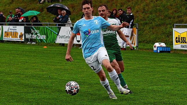 Heiß aufs Stadtderby: Mike Noller (vorn) und der SV Obersäckingen sind beim großen Derby am Samstag beim FC 08 Bad Säckingen gefordert. ...