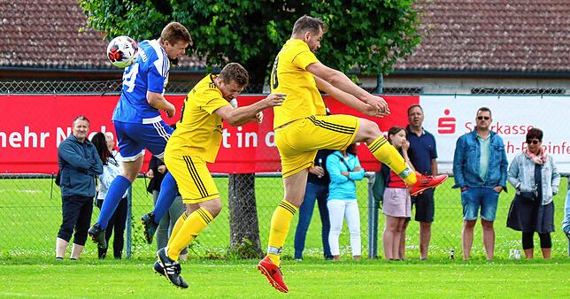 Bild 6: SV Karsau verteidigt die Tabellenspitze durch ein 2:0 beim SV Schwörstadt &ndash; und wir haben Bilder!