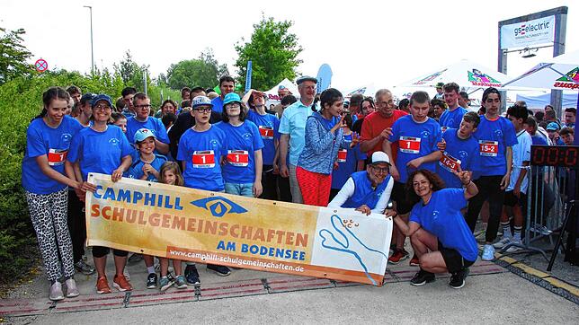 Premiere für einen Inklusionslauf beim „Volksbank Überlingen Run“ am Wochenende. Vorn rechts Dany Samara-Roos und Markus Dufner. Foto: ...