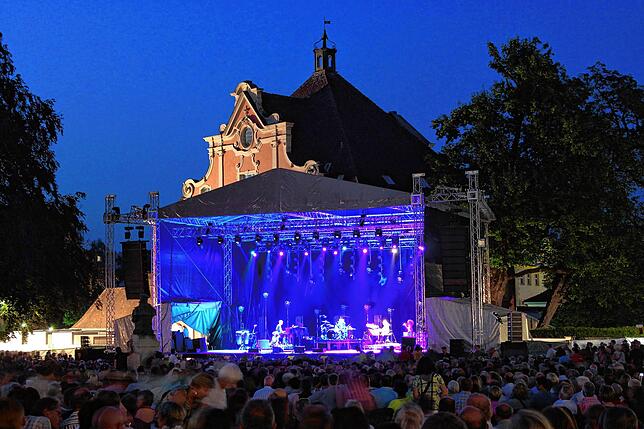 Joe Cocker trat ein Jahr vor seinem Tod in Salem auf. Die Presse durfte nur mit Teleobjektiv aus der Ferne fotografieren. Die ...