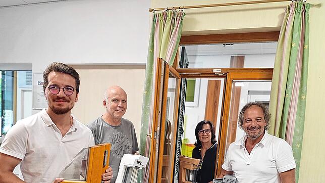 Die erfahrenen Profis von „Schäfer Fenster & Türen Markdorf“ mit Geschäftsführer Jürgen Schäfer (rechts) stehen ihren Kunden mit Rat und ...