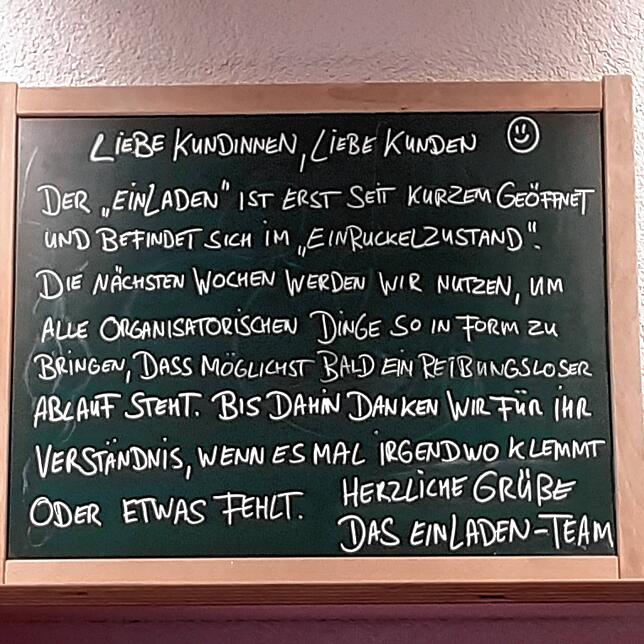 Eine Hinweistafel wirbt noch um Verständnis für die „Einruckelphase“.