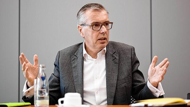 Holger Klein, Noch-Vorstandsvorsitzender von ZF, trat sein Amt 2023 an und stand gleich vor einer Reihe von Problemen. Sein Vorgänger ...