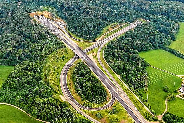 Rundflug über die A98-Baustelle beim Autobahndreieck Hochrhein.