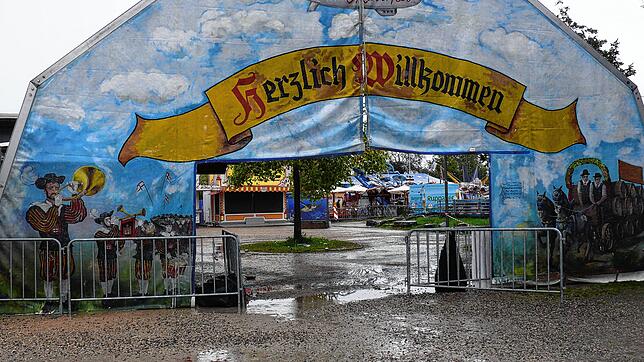 Herzlich willkommen beim Oktoberfest &ndash; trotz am Wochenende gut gefüllter Zelte empfinden nicht alle Besucher die Umstände in ...