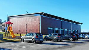 Beim großen Dach der Sporthalle Talmannsberg einschließlich des Dachs des Anbaus wäre die aus einer Photovoltaik-Anlage erzielte ...