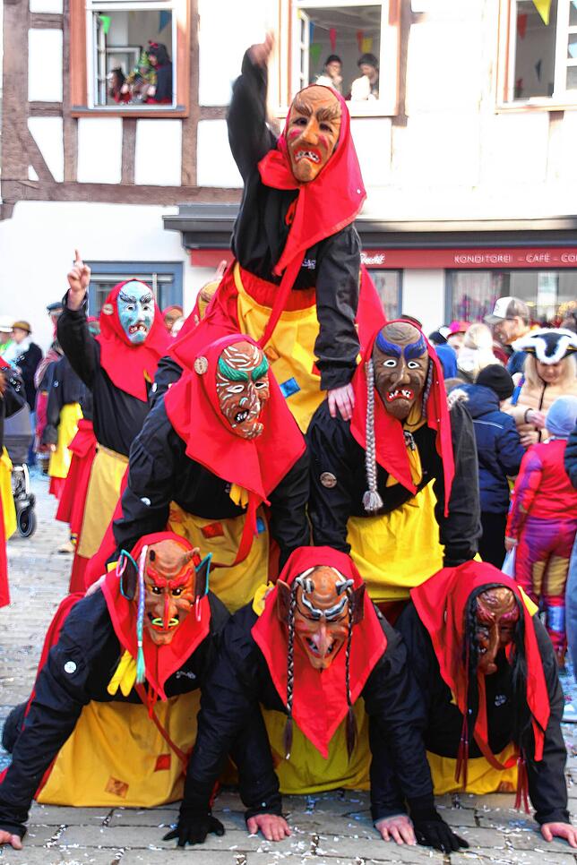 Bild 9: "Komm lass uns fröhlich sein" - Rosenmontag in Meßkirch 2025