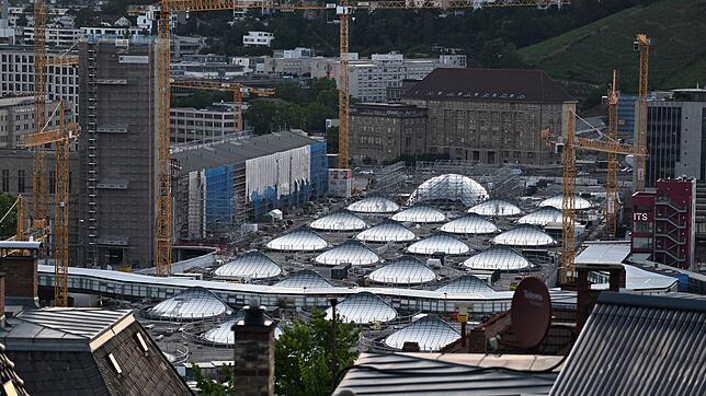 Der neue Tiefbahnhof in der Stuttgarter Innenstadt soll vermutlich Ende 2026 teilweise in Betrieb gehen. (Archivbild)