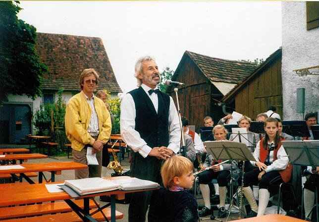 Den ersten Herbstmarkt 1995 eröffnete der damalige Frickinger Bürgermeister Joachim Böttinger, es folgte eine Ansprache des ...